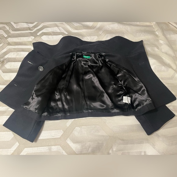 NWOT UNITED COLORS OF BENETTON BLACK WOOL CROPPED BUTTON JACKET, Size Small - Picture 4 of 9